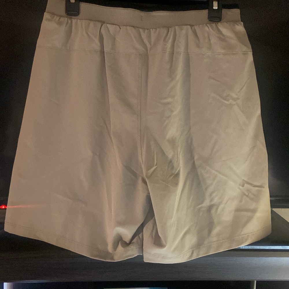 FABLETICS SHORTS - Picture 3 of 5